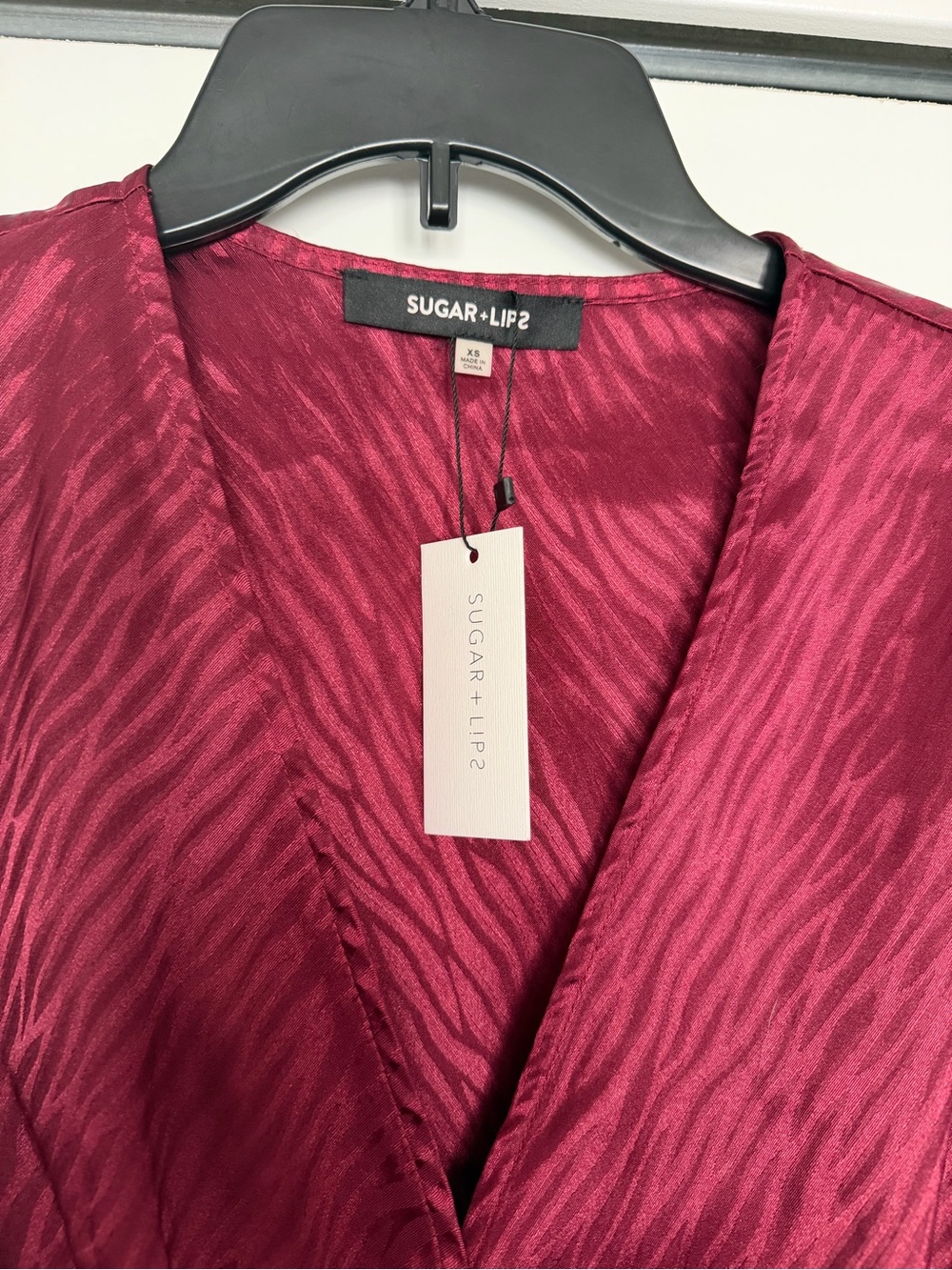 NWT Sugarlips Twist-Knot V-Neck Blouse - Wine - Picture 3 of 3